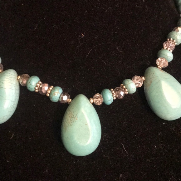 Handcrafted gorgeous statement necklace - Picture 2 of 3